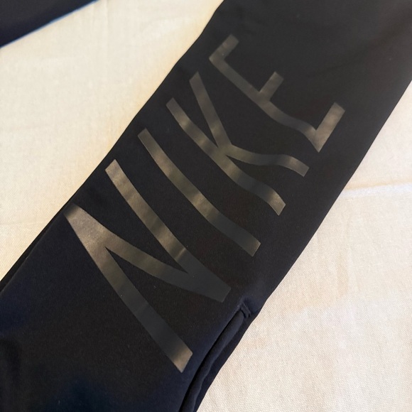 Nike Black Jogger Pants - Picture 5 of 7